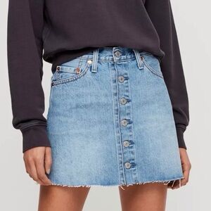 NWT Levi's Icon Button Fly Denim Mini Skirt Size 30